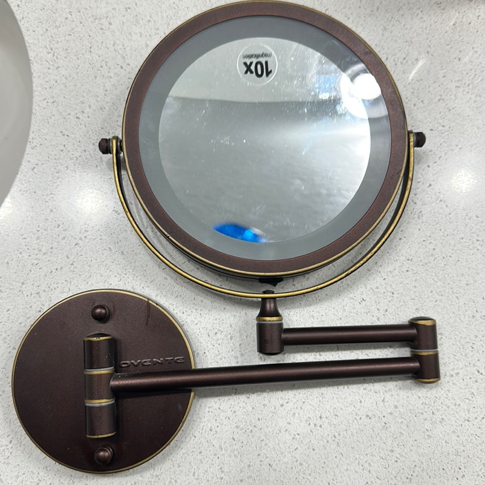Round magnifying wall mirror